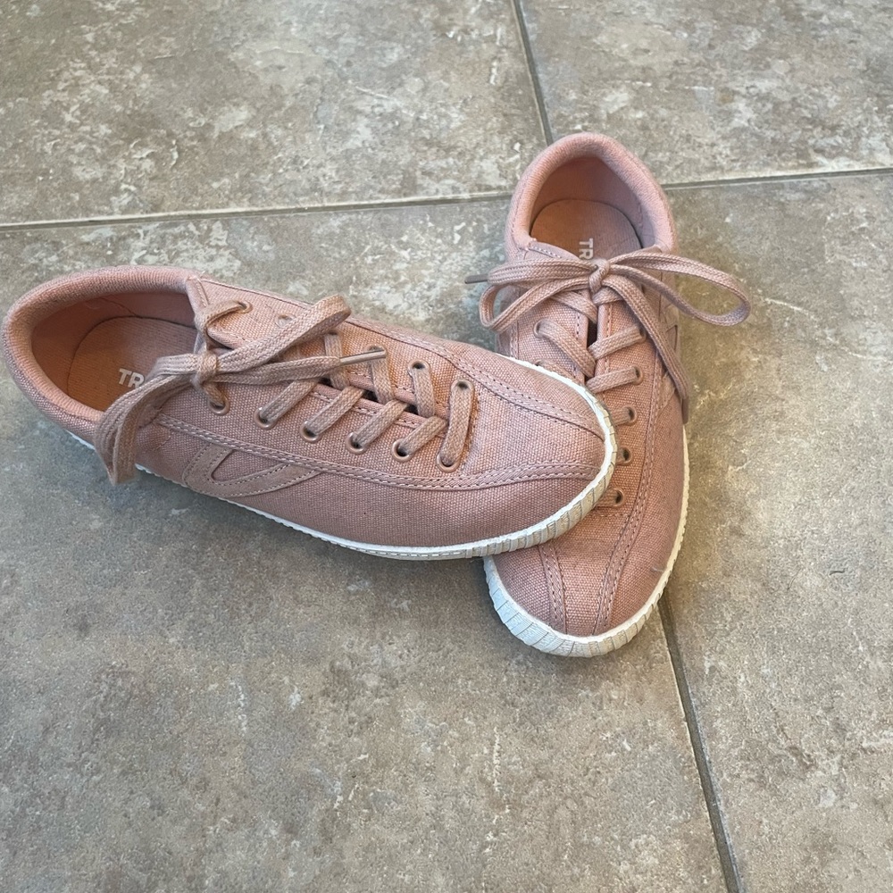 Tretorn Nylite Women’s Sneakers. Great Condition. Size 7.